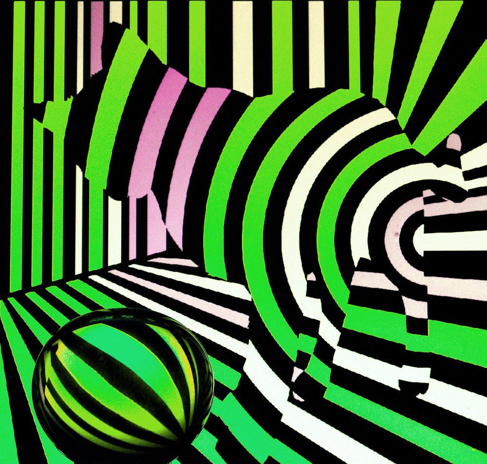 Кот и стеклянный шар.