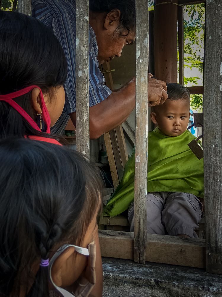 Lirikan matanya Setajam pisau cukur