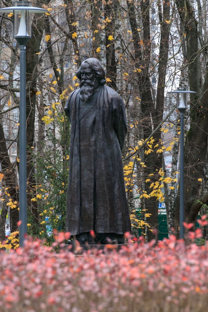 Речной Вокзал (часть 3, памятники)