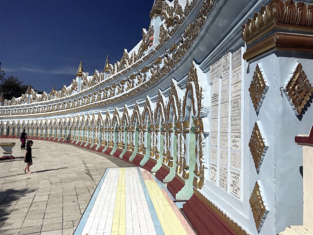 Tempio alla collina di Sagaing (Myanmar)