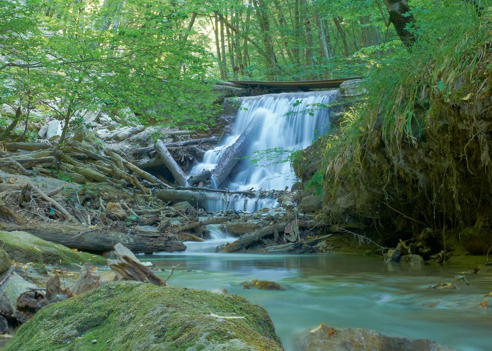 Загрязнённый водопад