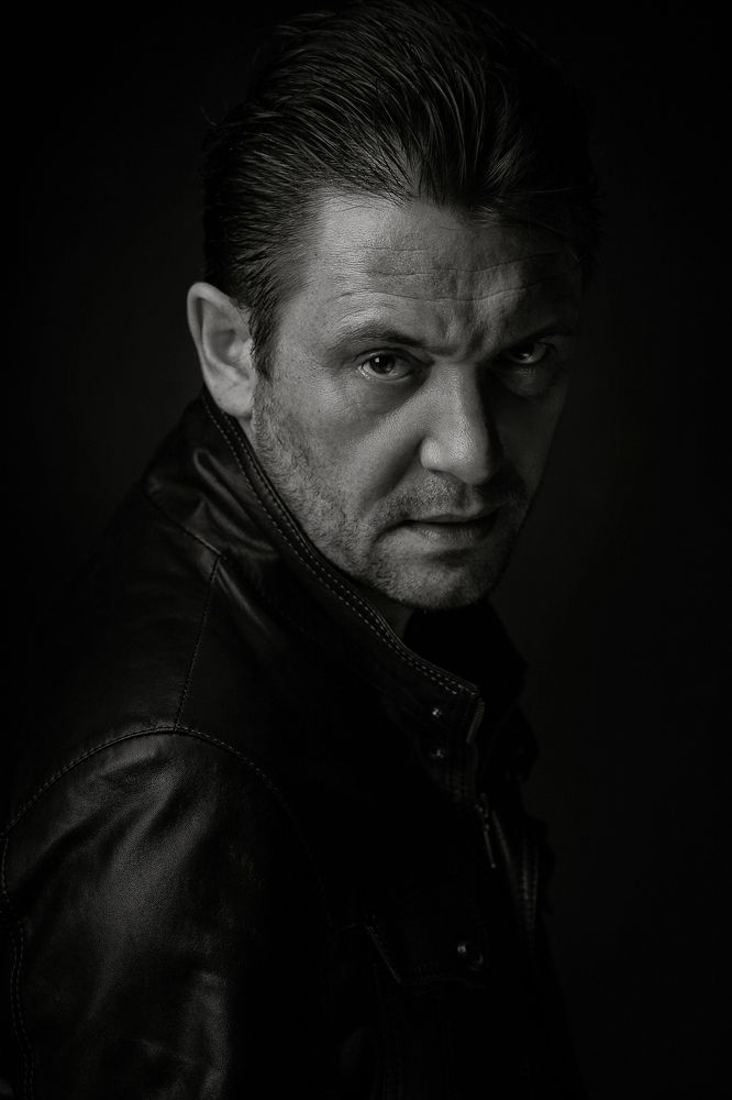 Брутальный мужчина.