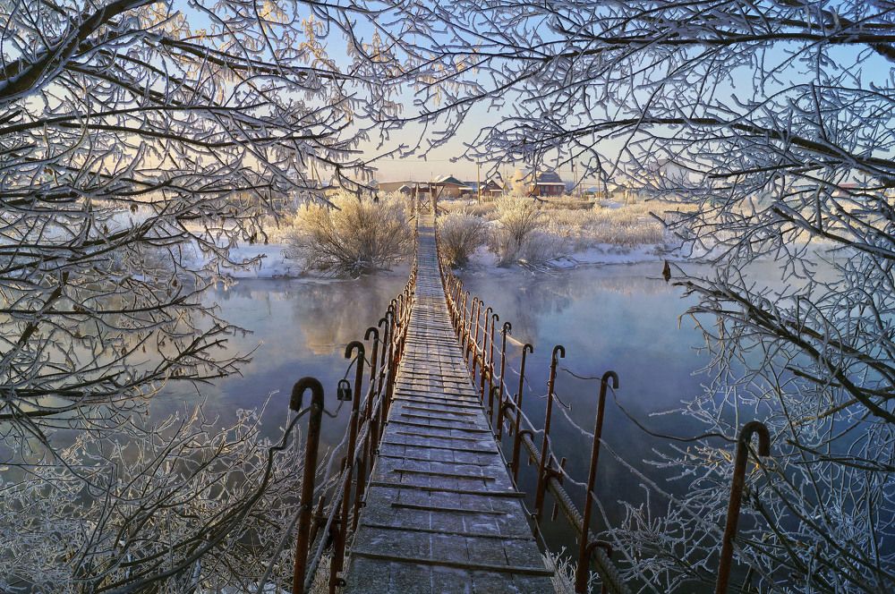 В морозной виньетке.