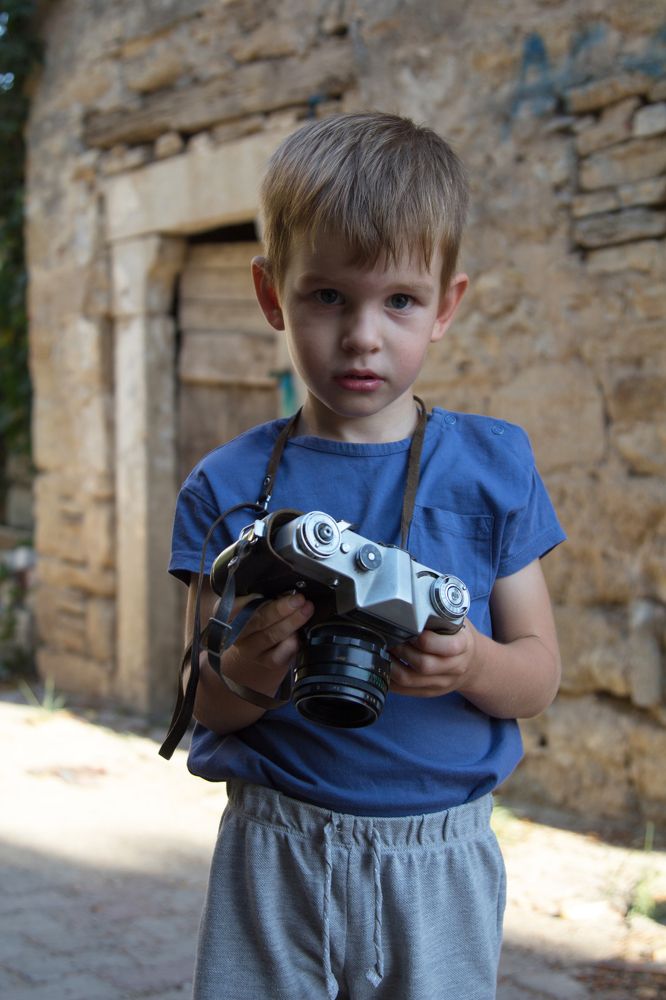 Уоung photographer.