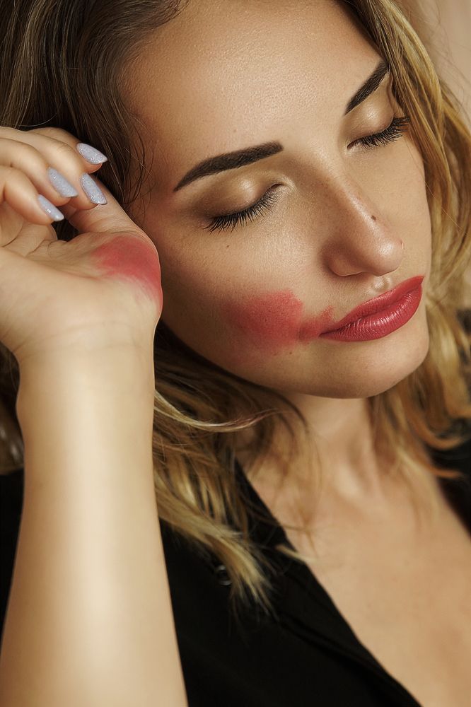 Красная помада