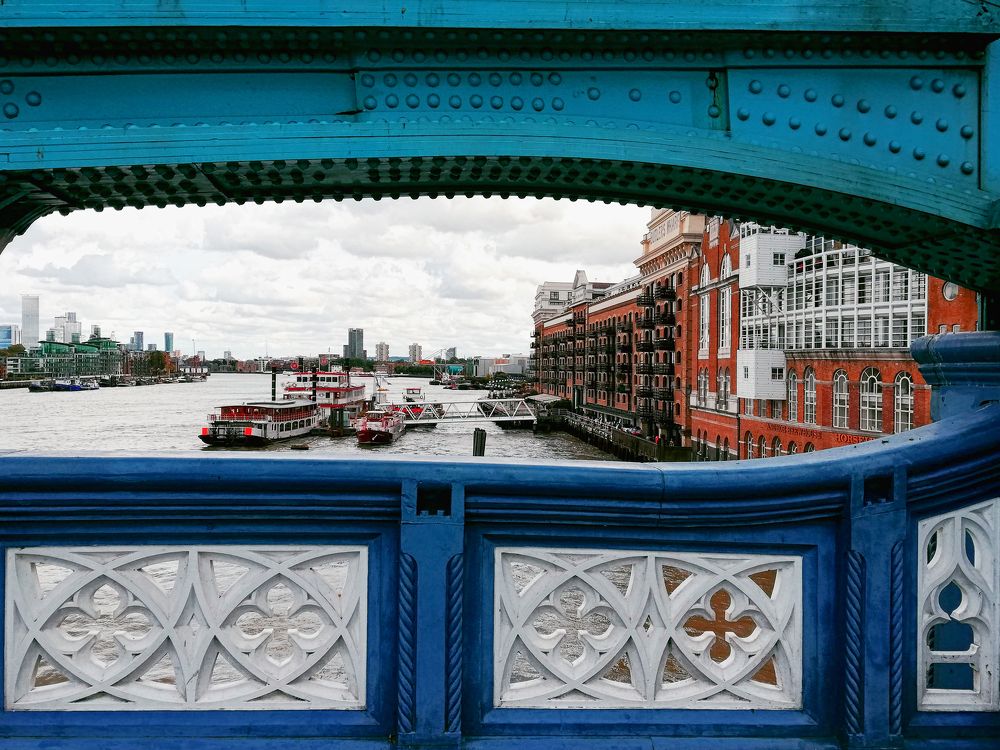 Мост через Темзу, сэр