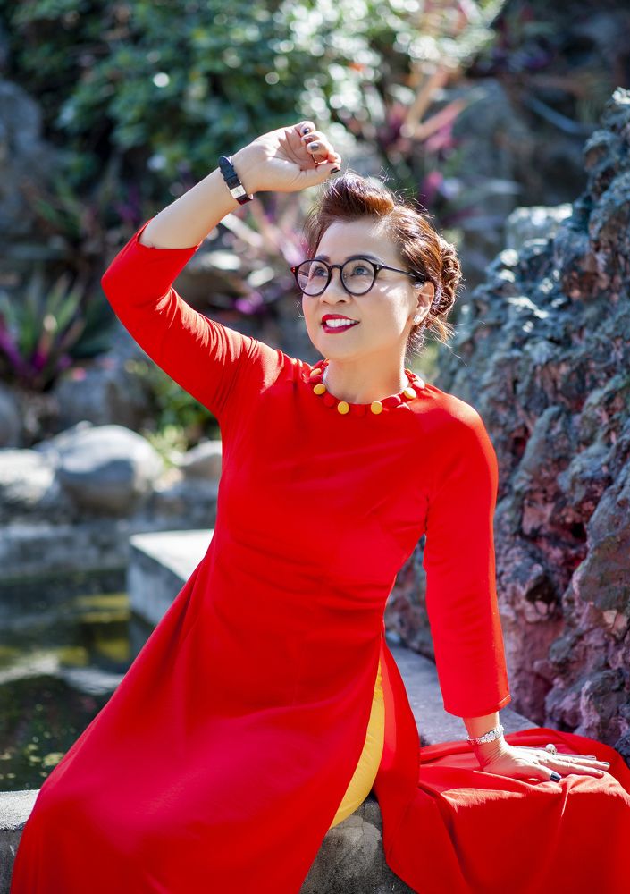 Chân dung thiếu nữ trong nắng