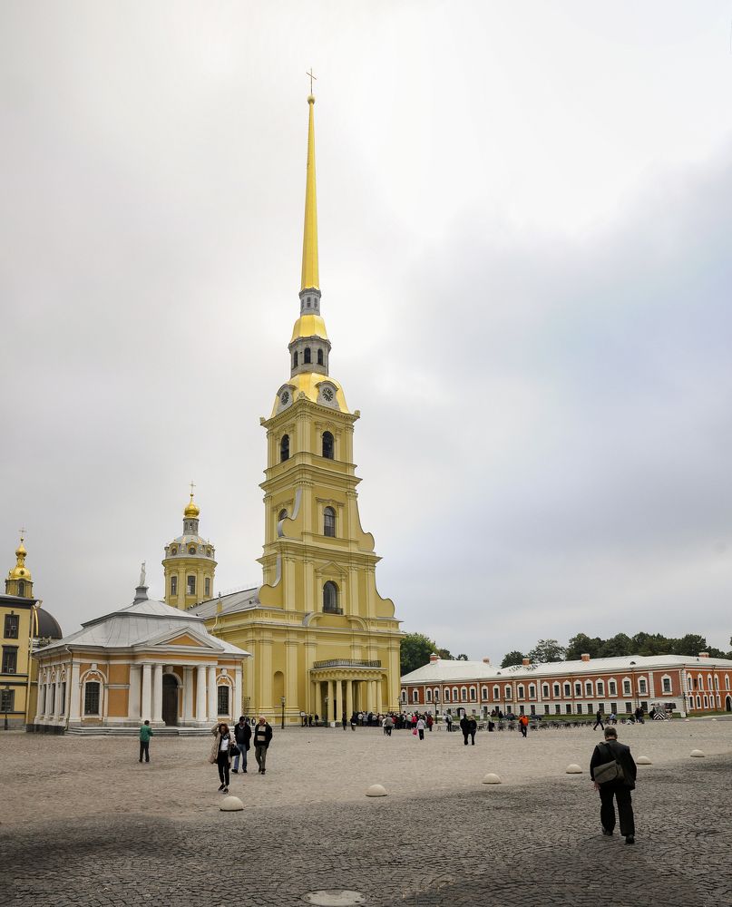 Город шпилей и дождей...