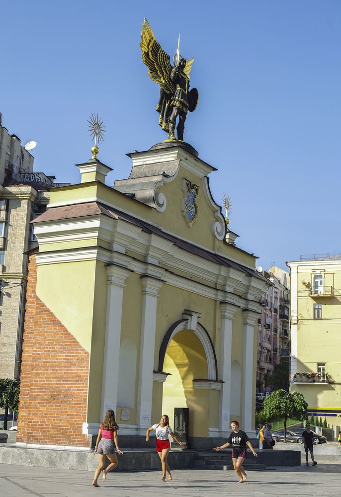 Веселые тансовщицы