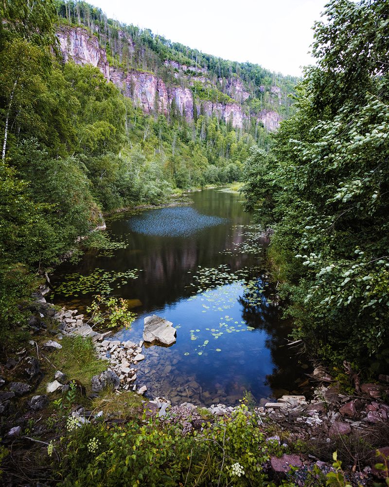 Розовые скалы