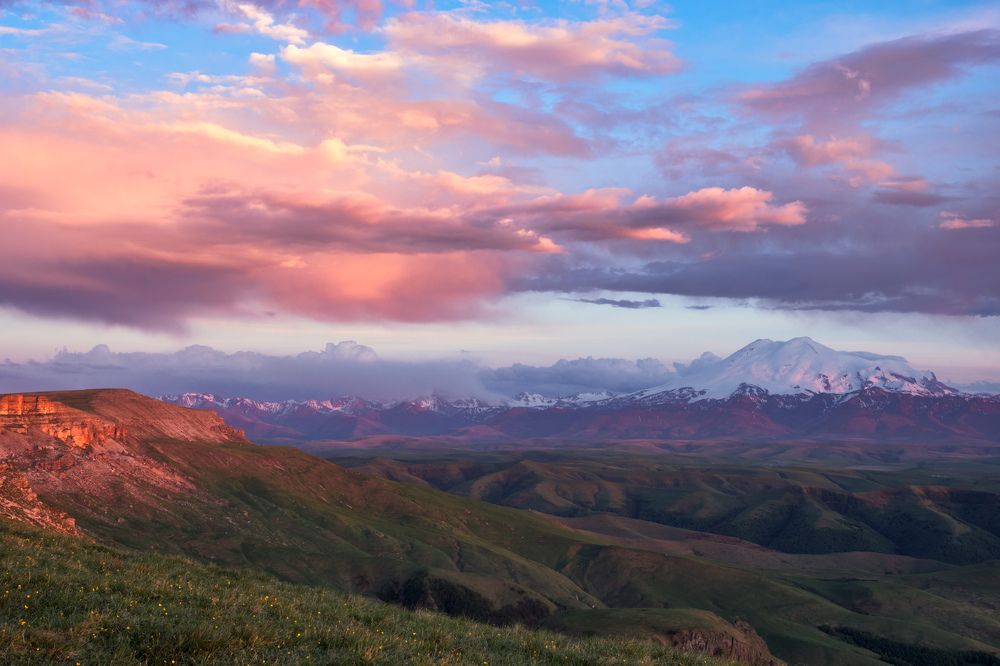 Эльбрус в лучах заката