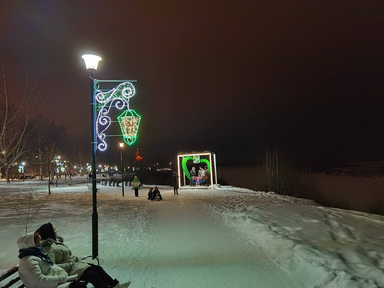 Зимний вечер на набережной