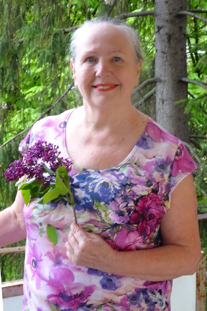 Портрет с сиренью