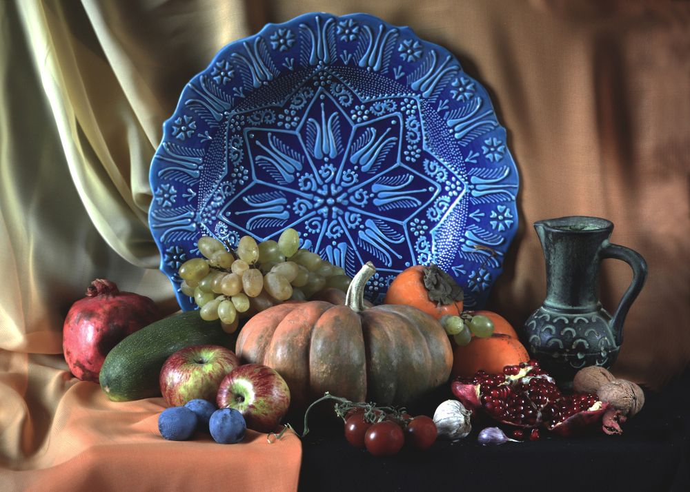Натюрморт с синей тарелкой