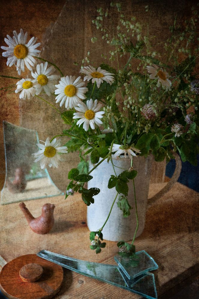 А тишина - хоть добрая соседка, но и она, бывает, надоест...