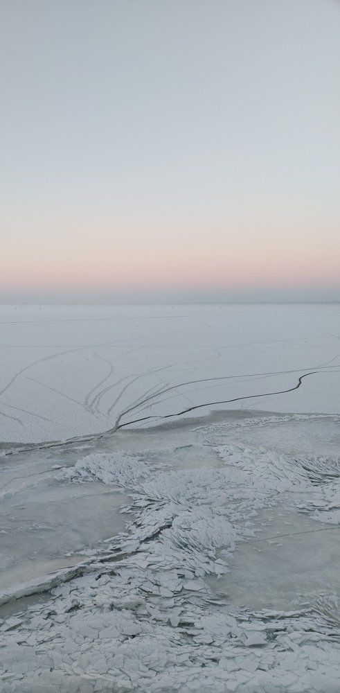 "Между небом и землей"