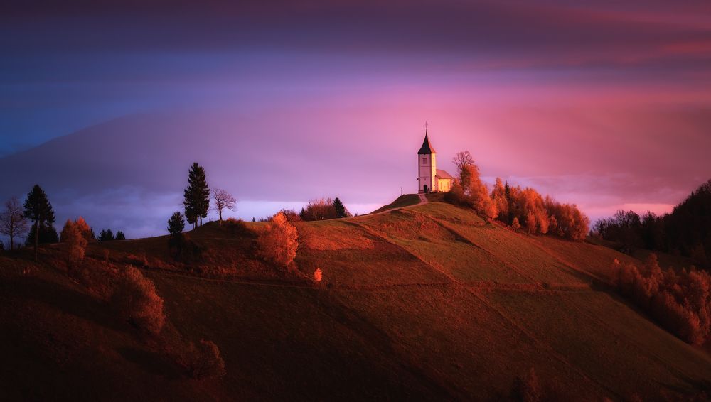 Рассвет на холмах Словении...