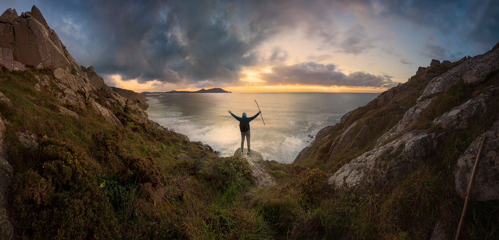 THE MAN IN FRONT OF THE SEA