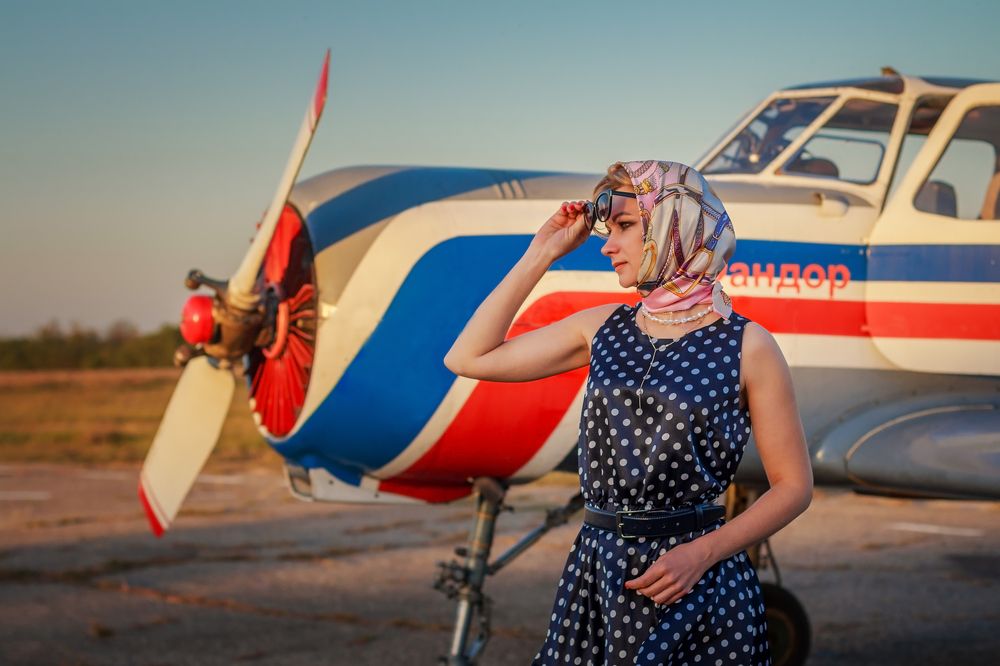 Небо. Самолет. Девушка.