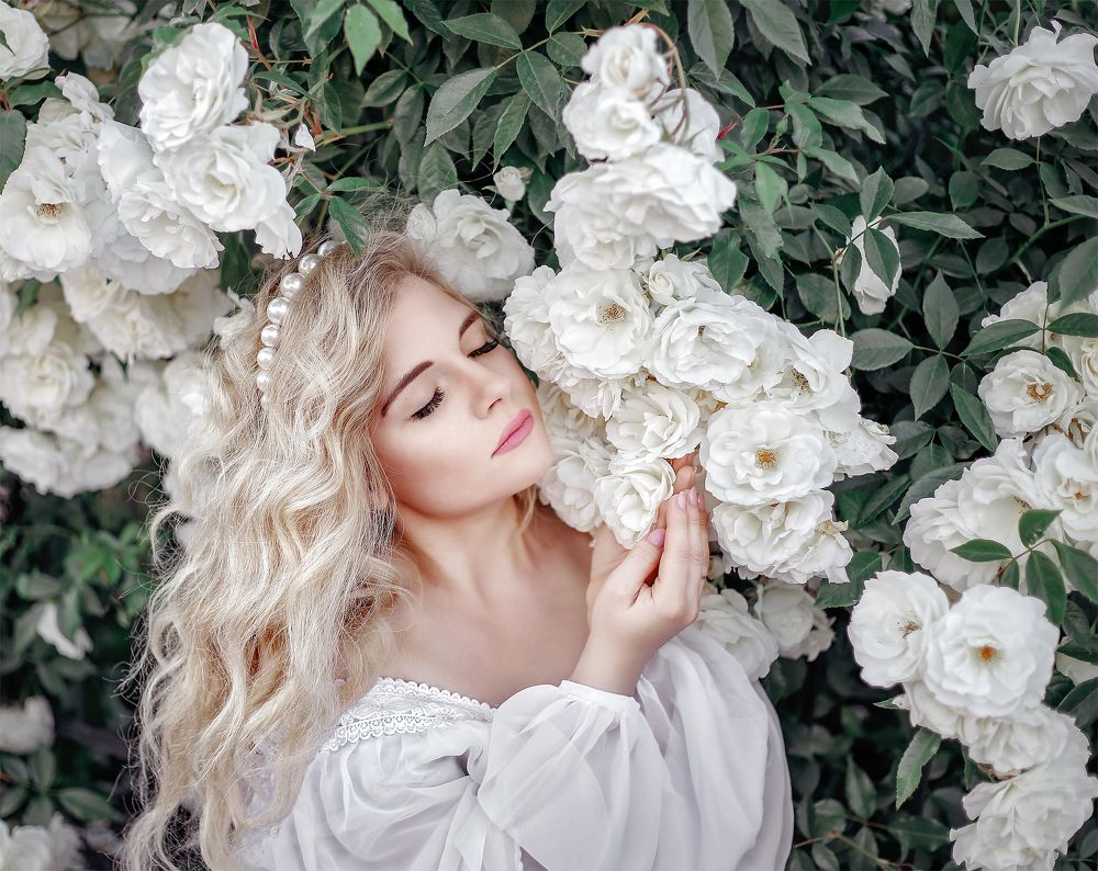 Аромат белых роз