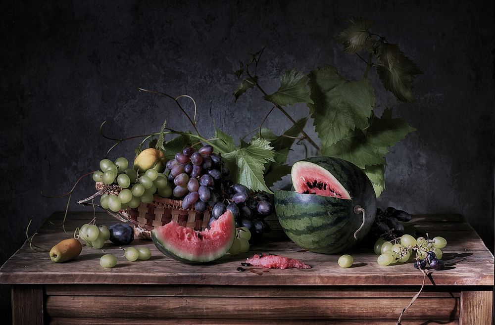 Виноград и арбуз.