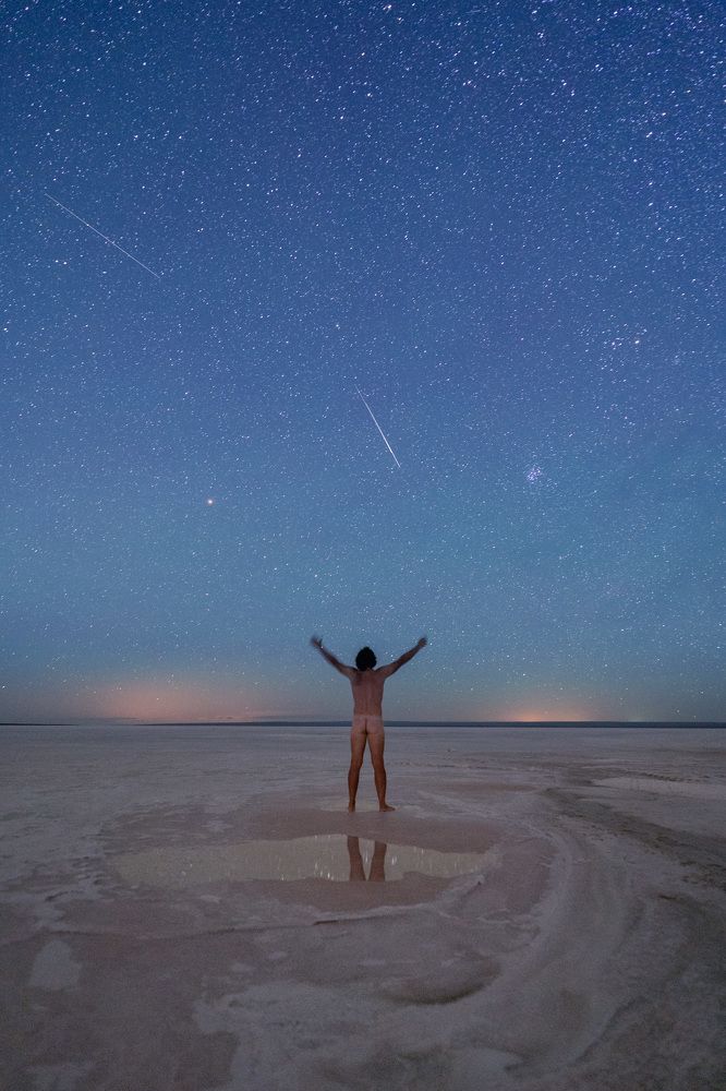 Desnudo en el Universo