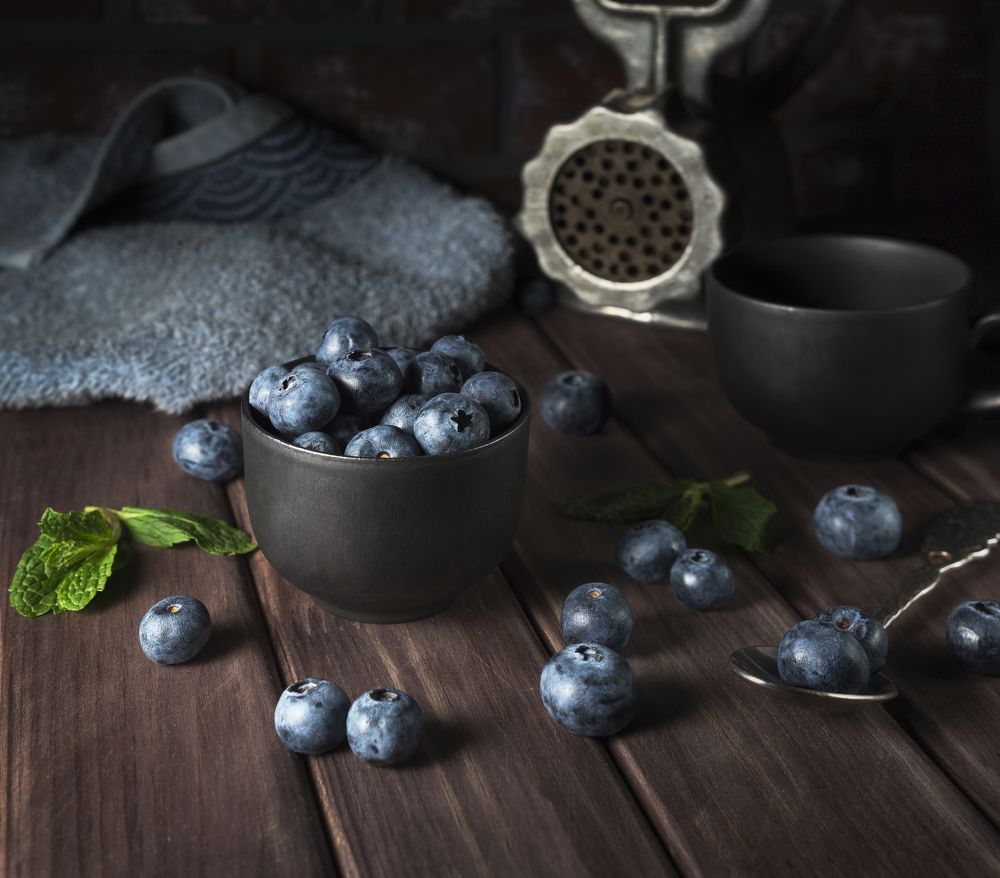 Деревенский натюрморт с голубикой.