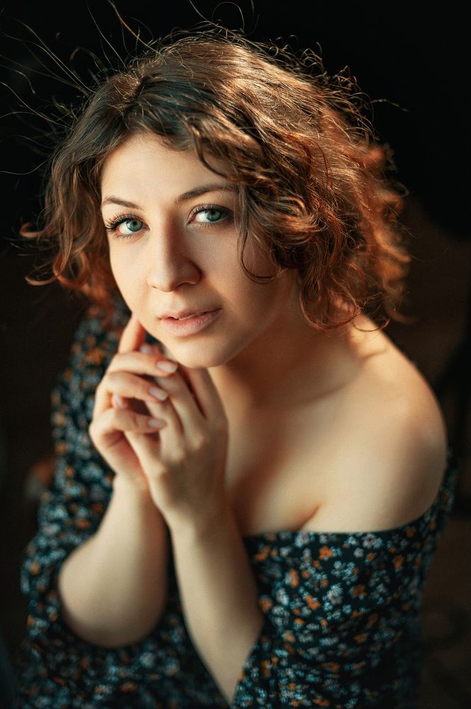 Элла в лучах света.