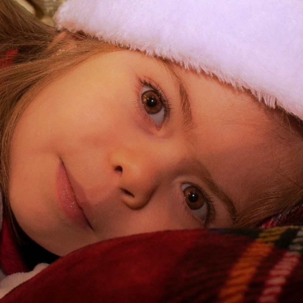 Look my eyes, words are unnecessary.