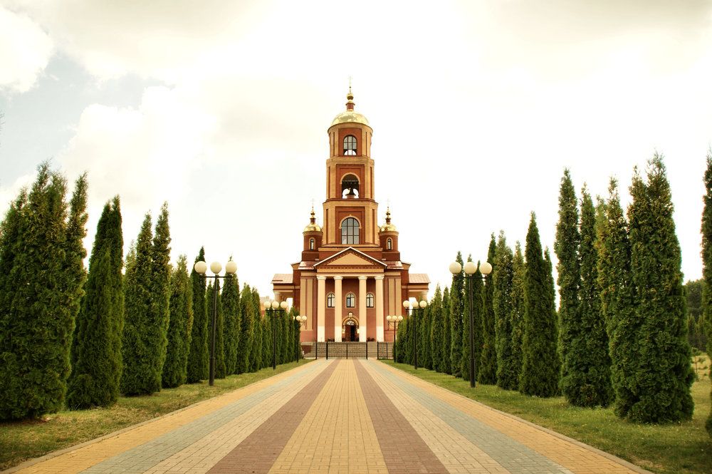 Дорога к храму.