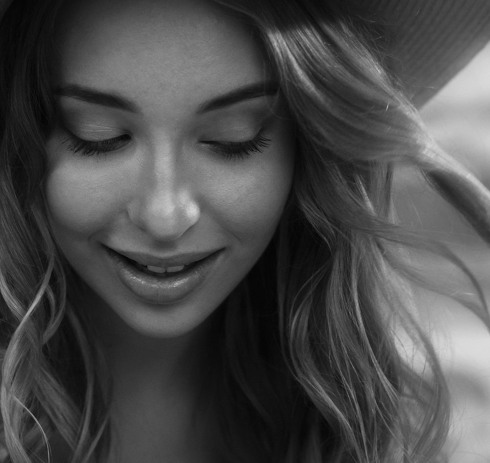 Девушка в шляпе