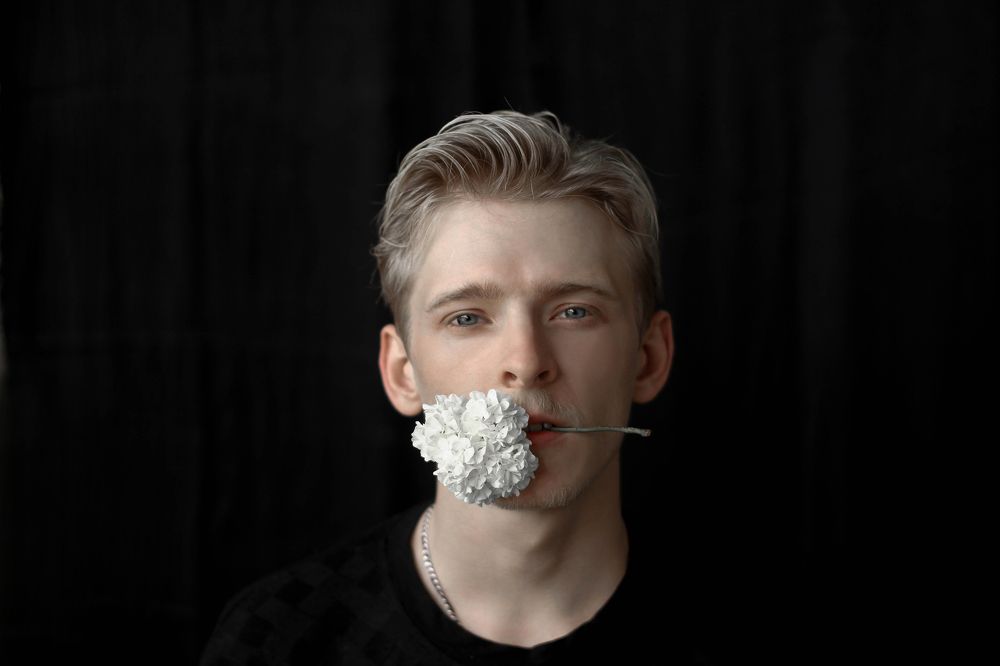 Мужчина и цветы