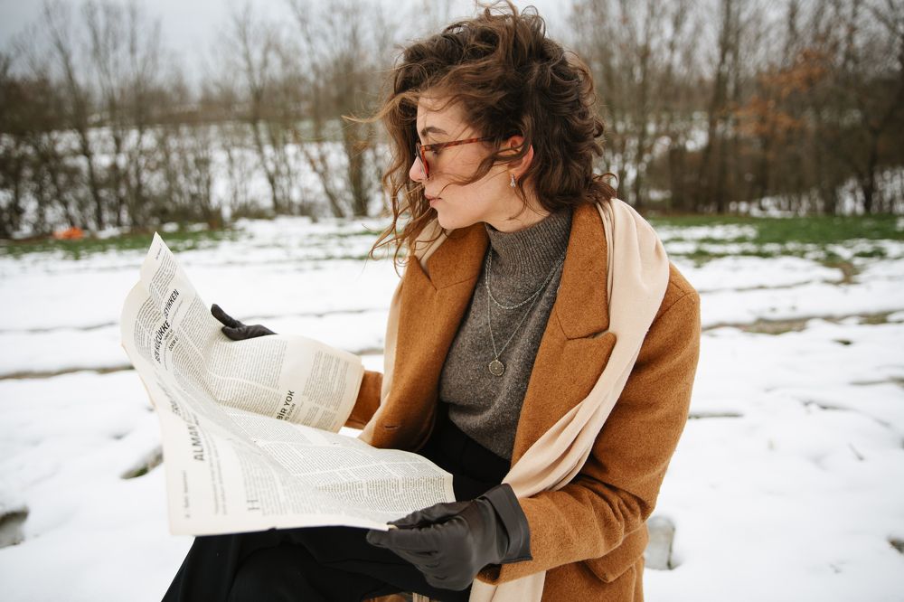 reading girl at the snowy day