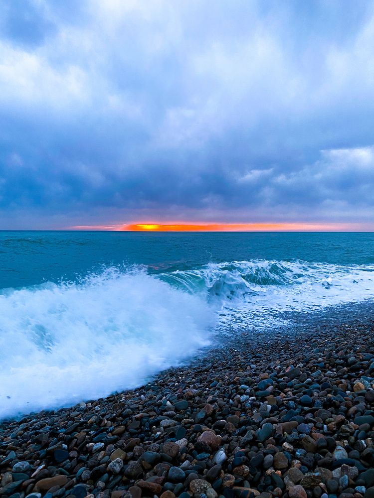 Закат во время шторма.