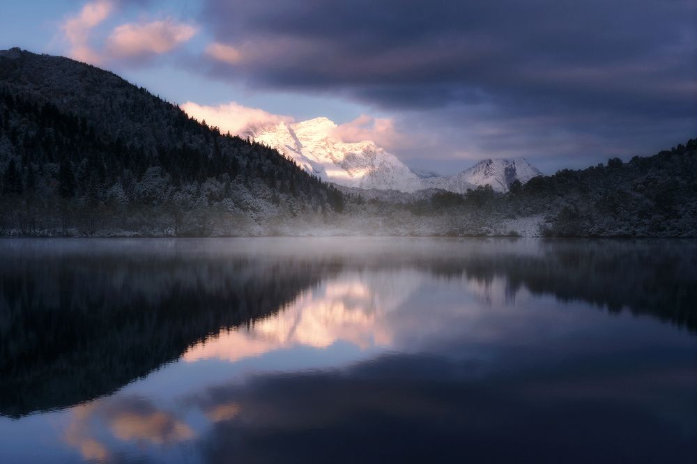 Рассвет на озере Кардывач