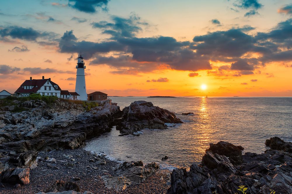 Маяк на рассвете