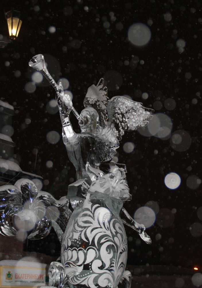 Работы фестиваля ледяной скульптуры в Екатеринбурге