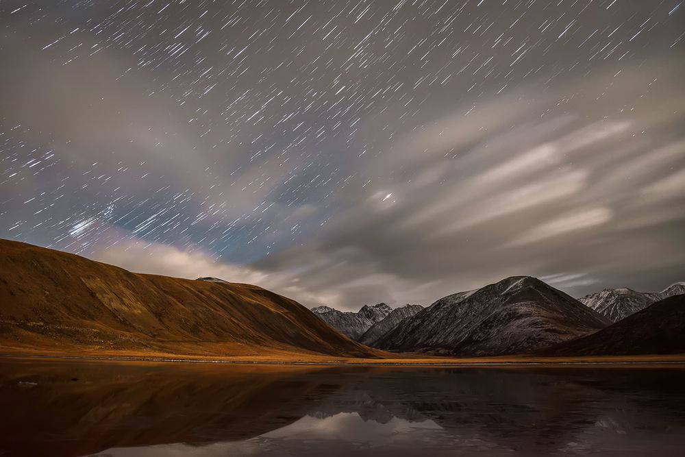 Звездный дождь в лунную ночь