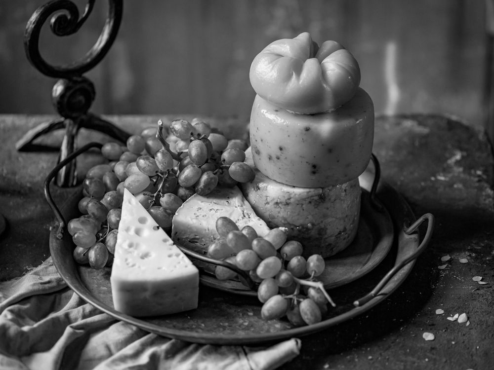 Сыр и виноград