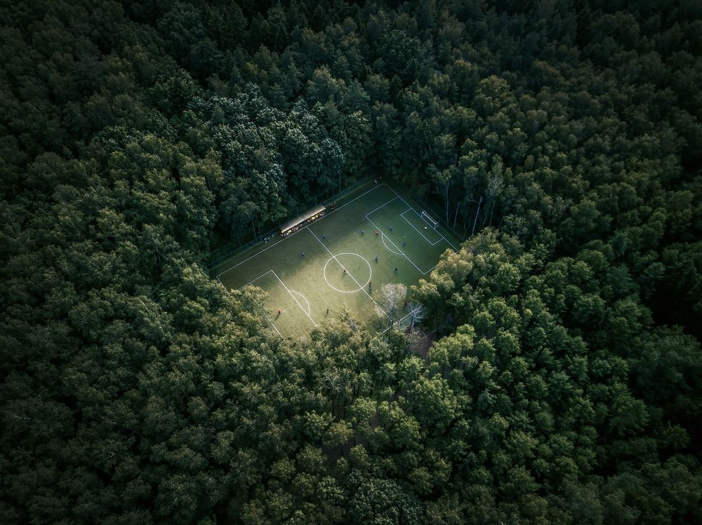 Футбольное дерби среди леса