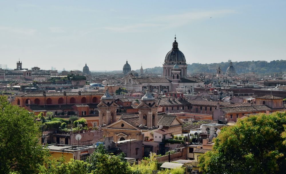 Над крышами Рима