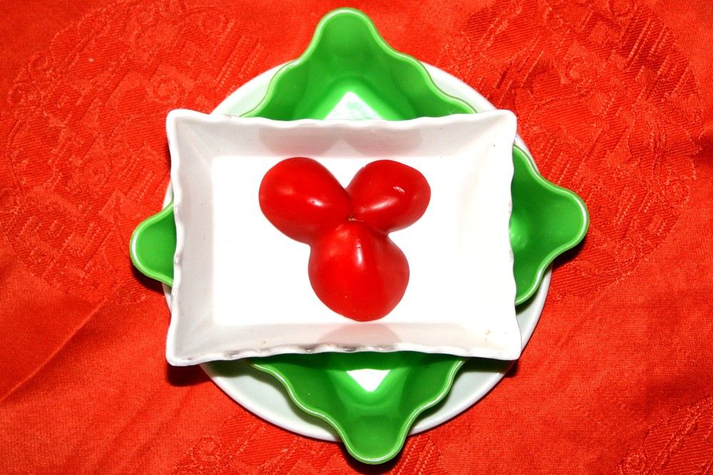 Болгарский перец в салатницах.