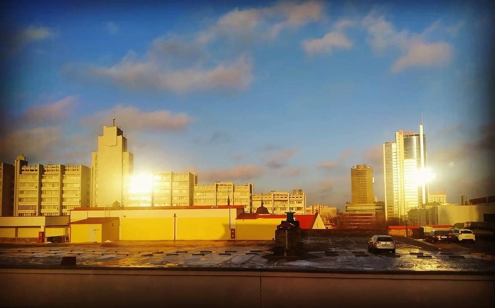 Под небом голубым есть город золотой