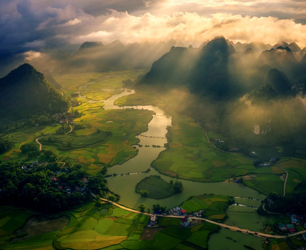 Photograph by Tuấn Nguyễn Tấn