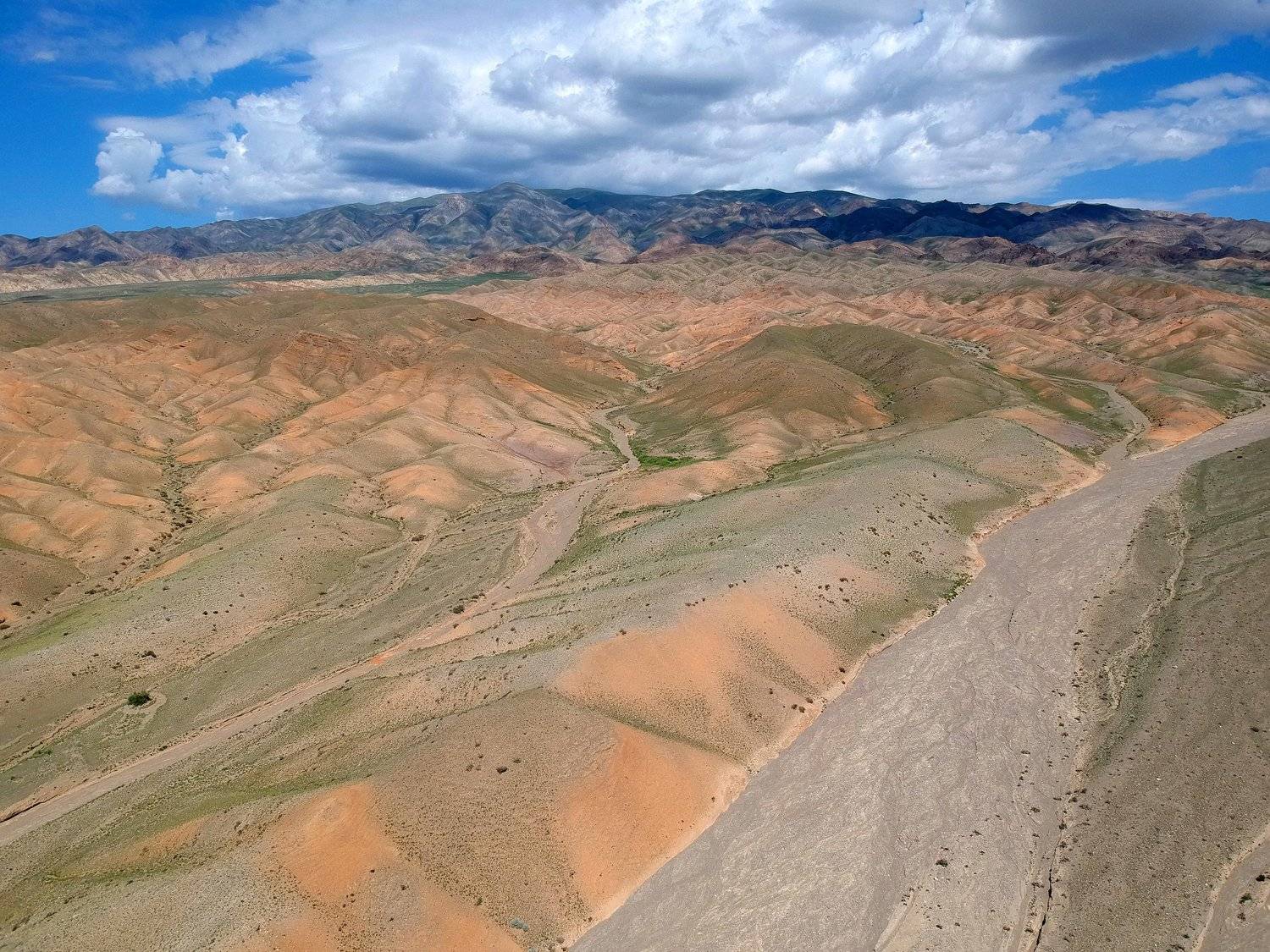 Сухие реки в горах и степях Монголии Сухие реки в горах и степях Монголии