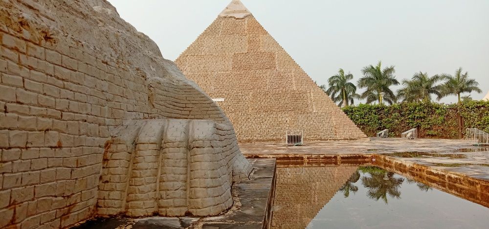 Reflection of Pyramid