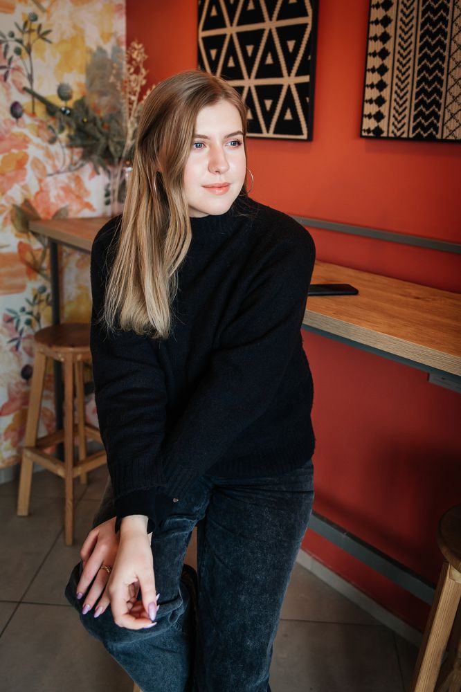 Яркая девочка