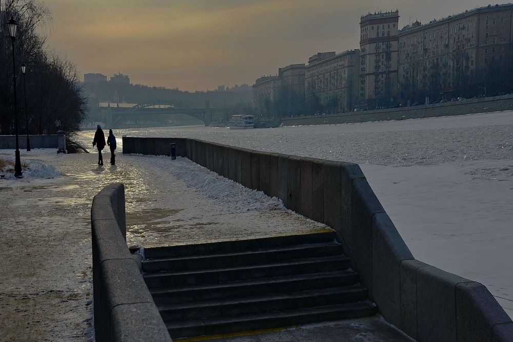 СУМЕРКИ .