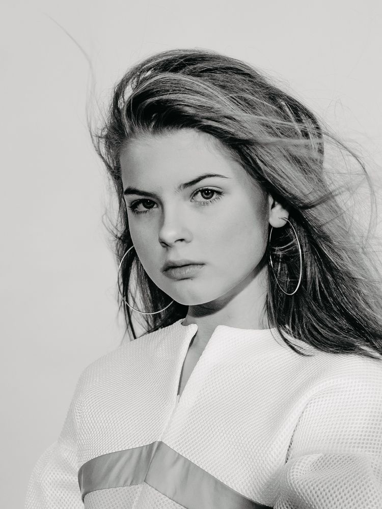 Юная модель