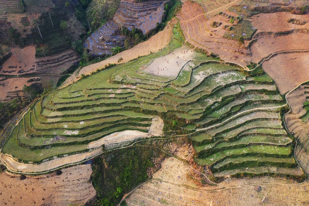 A battlefield on the rise terraces